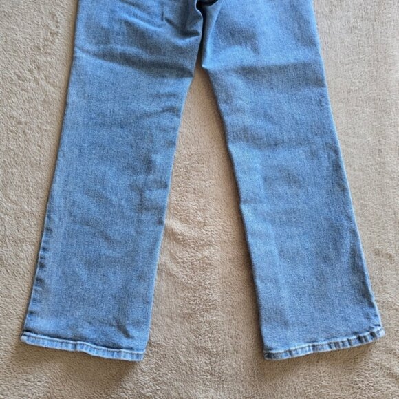 Levi's High Waisted Crop Flare Nip At The Bud Light Wash size 26 - Picture 9 of 13